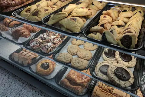 Famous Cake Company photo 3